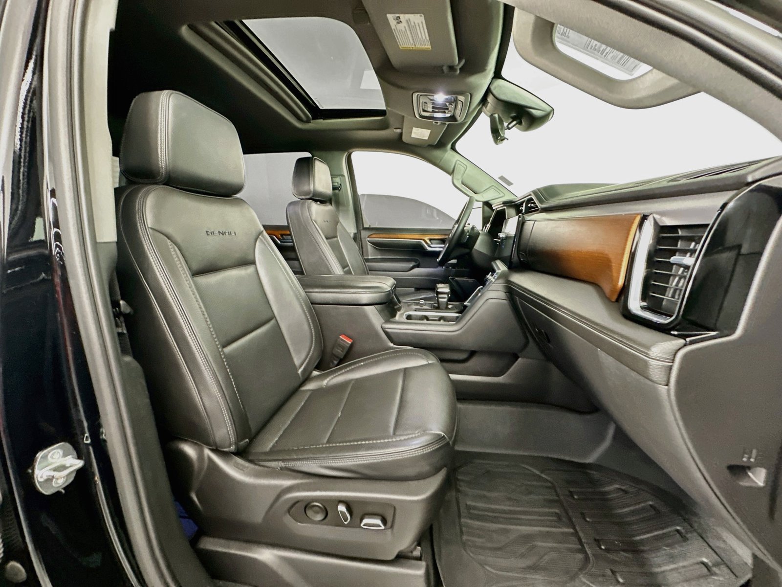 Used 2023 GMC Sierra 1500 Denali w/ Denali Reserve Package AWD/4WD image 31