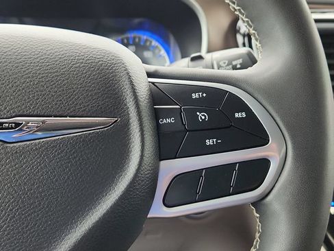 Used 2022 Chrysler Voyager LX FWD image 39