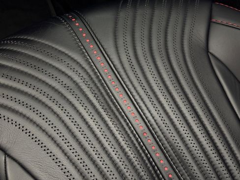 Used 2023 Aston Martin DB11 Volante image 8