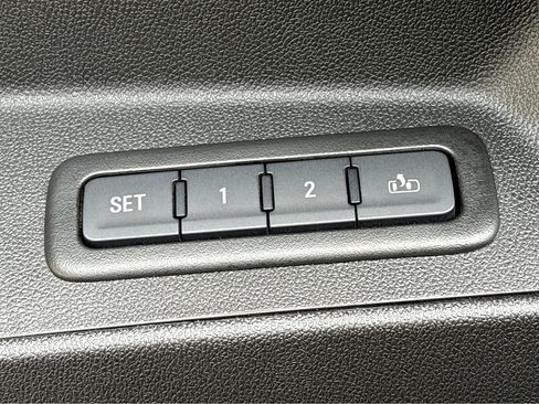 Used 2024 Chevrolet Equinox Premier image 32