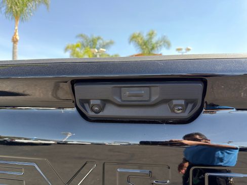 Used 2025 Chevrolet Silverado 2500 LT w/ Convenience Package image 16