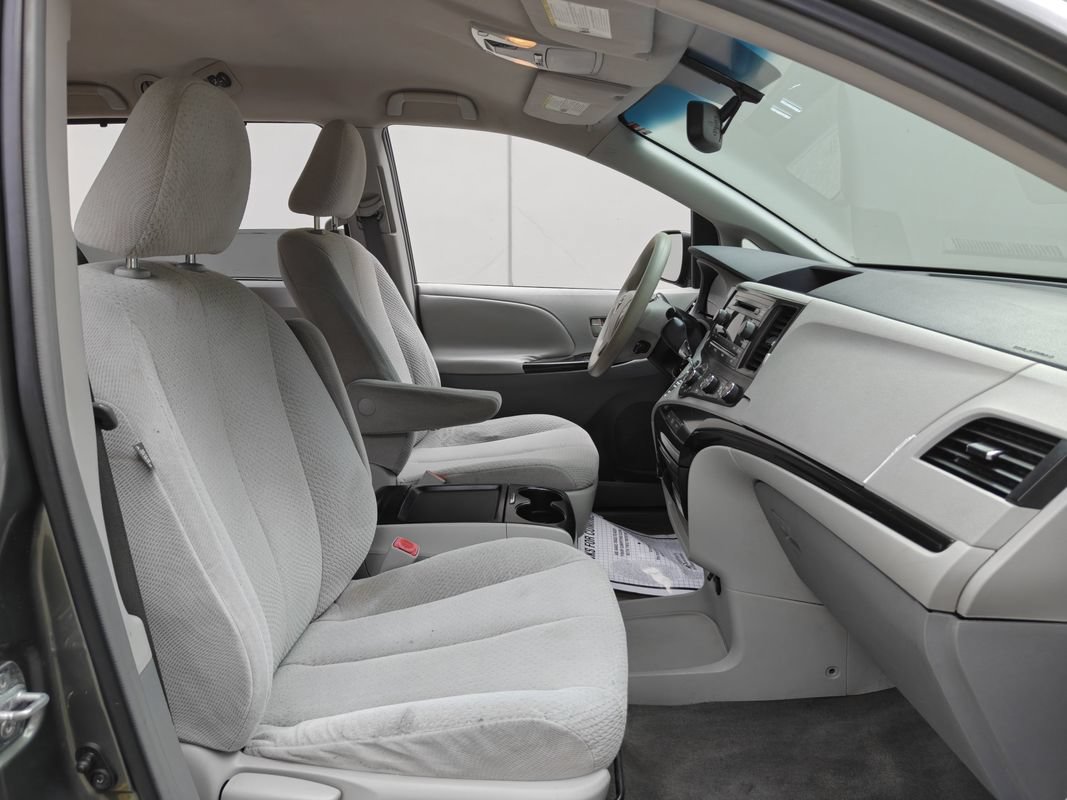 Used 2011 Toyota Sienna LE FWD image 11