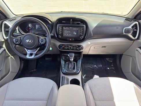 Used 2021 Kia Soul LX image 11