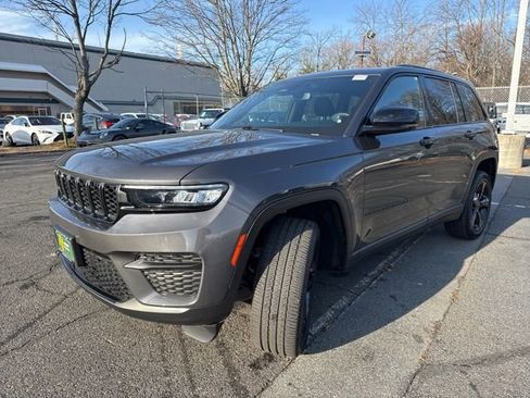 Certified 2022 Jeep Grand Cherokee Altitude image 3