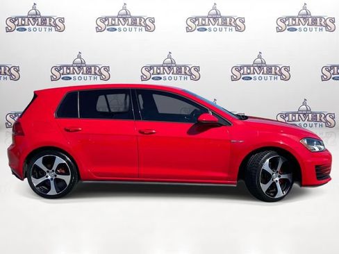 Used 2017 Volkswagen Golf 4-Door FWD image 2