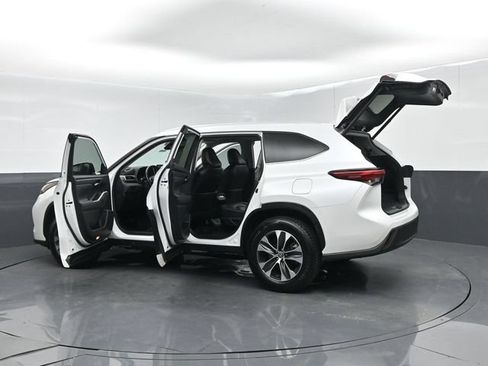 Used 2023 Toyota Highlander XLE FWD image 66