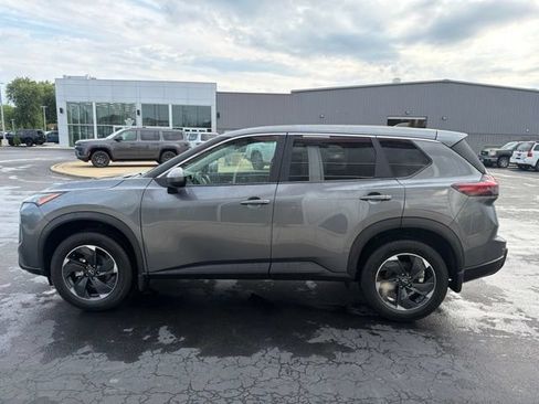 Used 2025 Nissan Rogue SV AWD/4WD image 4