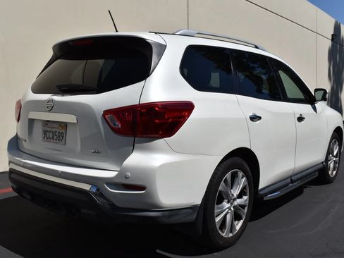 Used 2018 Nissan Pathfinder SL w/ SL Premium Package FWD image 4