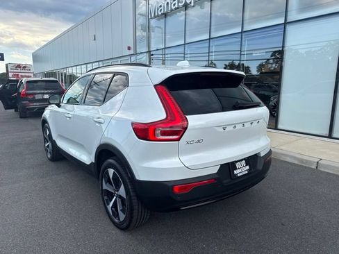 Used 2025 Volvo XC40 B5 Plus AWD/4WD image 3