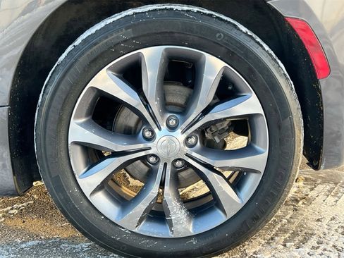 Used 2018 Chrysler Pacifica Limited w/ Tire & Wheel Group image 14