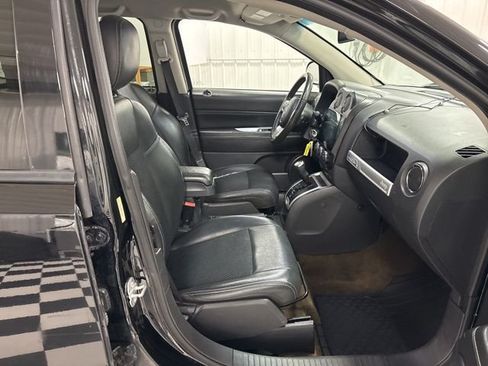 Used 2017 Jeep Compass Latitude AWD/4WD image 23
