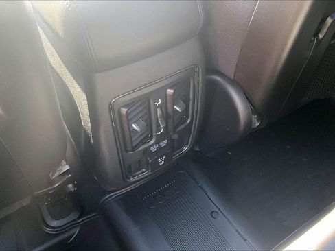 Used 2021 Jeep Grand Cherokee Limited image 10