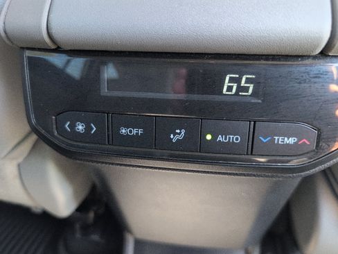 Used 2022 Toyota Highlander XLE FWD image 15