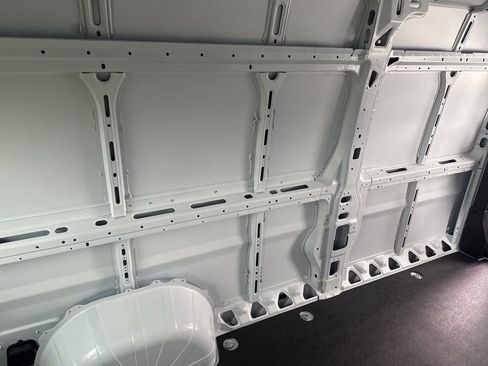 Used 2024 RAM ProMaster 2500 image 32