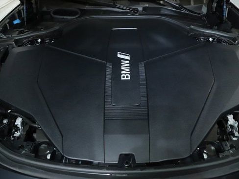 Certified 2023 BMW i7 xDrive60 image 39