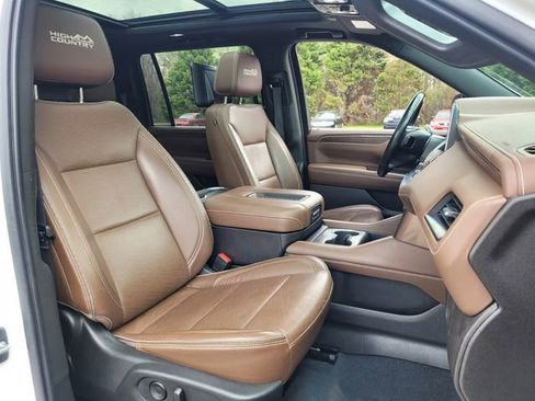 Used 2021 Chevrolet Suburban High Country w/ Premium Package image 21