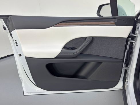 Used 2022 Tesla Model X image 50