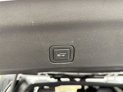 Used 2023 Chevrolet Tahoe Z71 w/ Luxury Package image 19