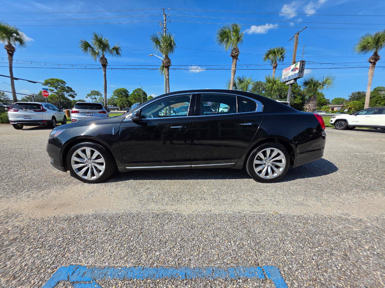 Used 2013 Lincoln MKS FWD image 2
