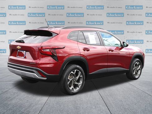 Used 2024 Chevrolet Trax LT w/ LT Convenience Package FWD image 6