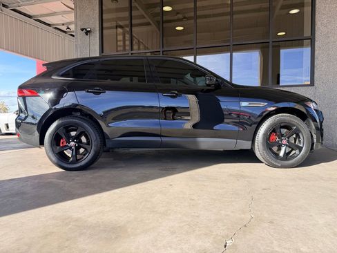 Used 2018 Jaguar F-PACE Premium image 44