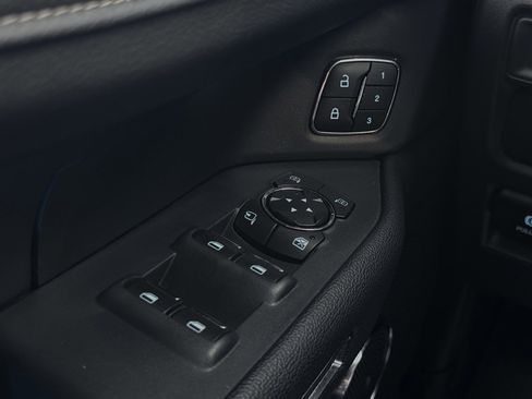 Used 2022 Ford Expedition XLT image 55