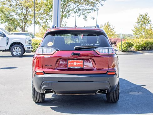 Used 2019 Jeep Cherokee Latitude Plus AWD/4WD image 7