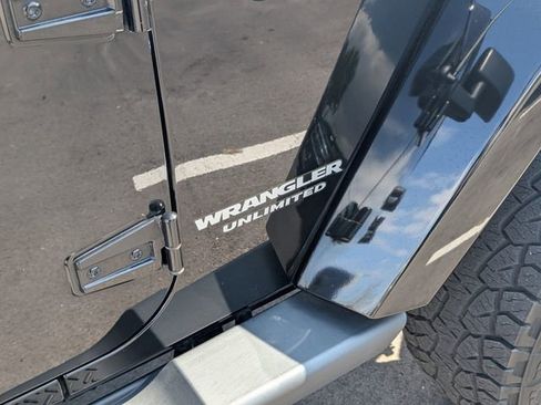 Used 2016 Jeep Wrangler Unlimited Rubicon w/ Connectivity Group image 15