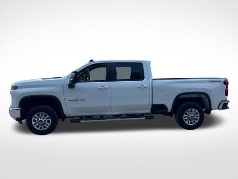 Used 2024 Chevrolet Silverado 2500 LT AWD/4WD image 2
