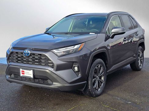 Used 2023 Toyota RAV4 XLE Premium image 8