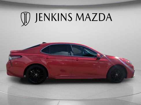 Used 2022 Toyota Camry XSE FWD image 8