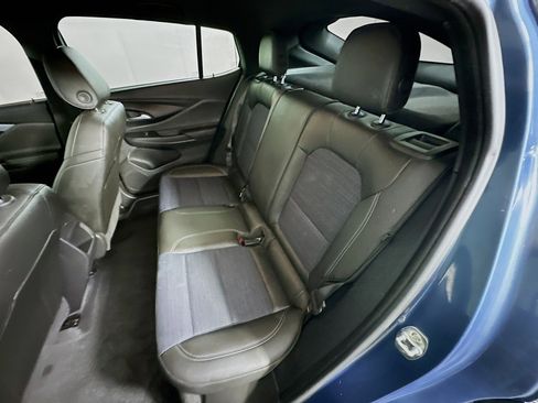 Used 2025 Buick Envista Preferred w/ Advanced Safety Package image 27