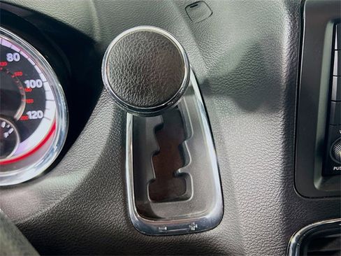 Used 2019 Dodge Grand Caravan SE w/ UConnect Hands-Free Group image 23