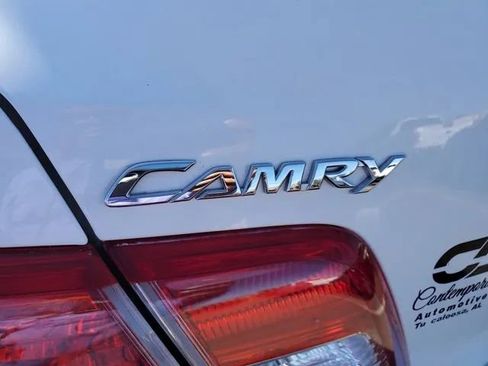 Used 2011 Toyota Camry XLE image 10