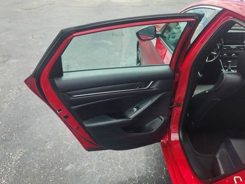 Used 2018 Honda Accord Sport image 11
