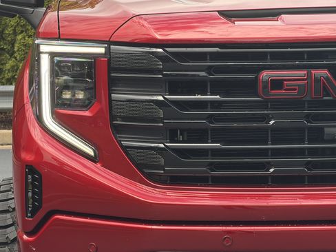Used 2024 GMC Sierra 1500 Elevation w/ Elevation Premium Package AWD/4WD image 19