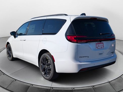 New 2026 Chrysler Pacifica Limited w/ S Appearance Package AWD/4WD image 5