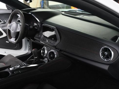 Used 2018 Chevrolet Camaro ZL1 RWD image 27