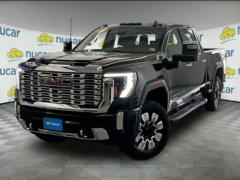 Used 2024 GMC Sierra 3500 Denali AWD/4WD image 3