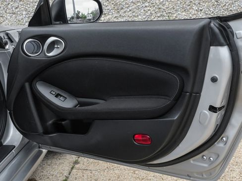 Used 2014 Nissan 370Z Coupe RWD image 31