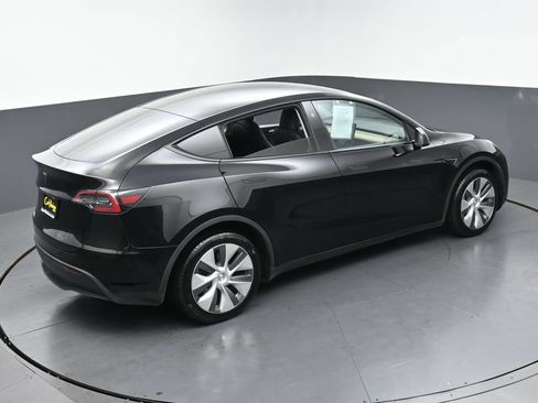 Used 2024 Tesla Model Y Long Range AWD/4WD image 42