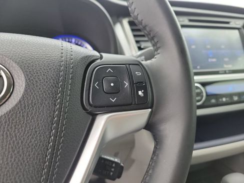 Used 2015 Toyota Highlander Limited FWD image 25