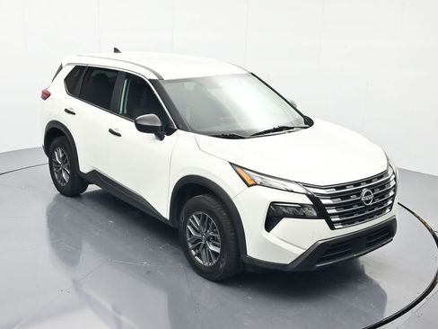 Used 2024 Nissan Rogue S FWD image 30