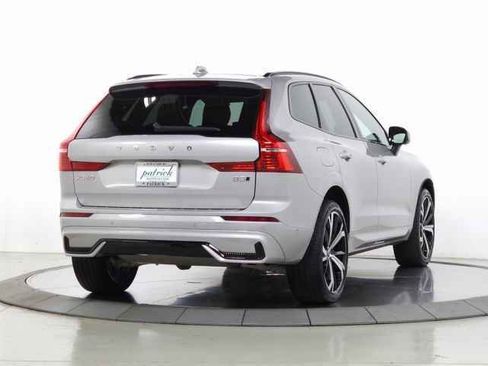 Used 2022 Volvo XC60 B5 R-Design w/ Advanced Package image 11