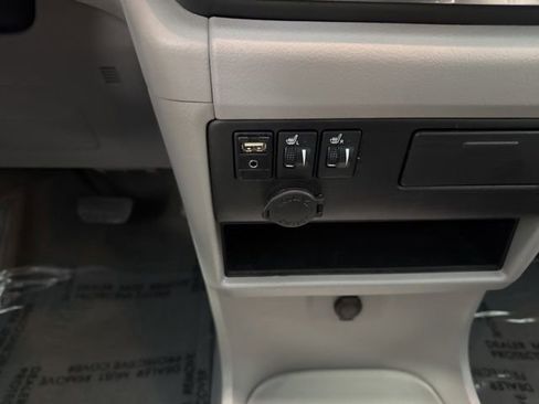 Used 2017 Toyota Sienna XLE w/ XLE Navigation Package FWD image 7