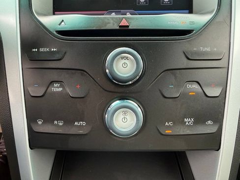 Used 2013 Ford Explorer XLT AWD/4WD image 30