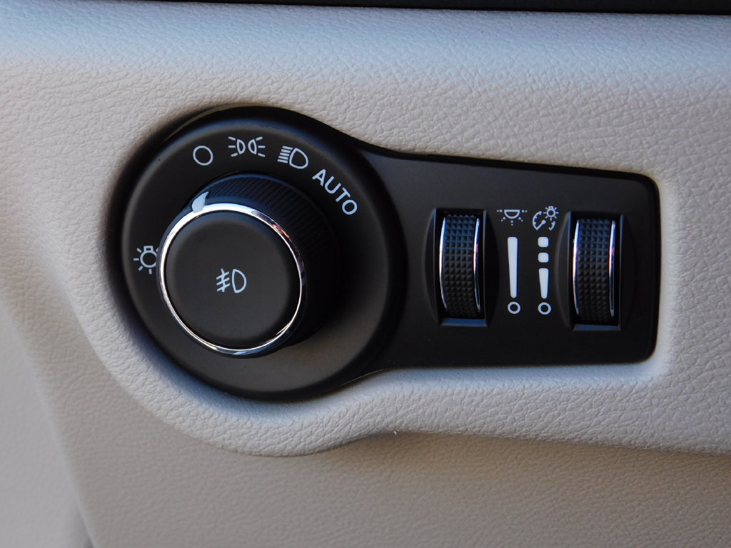 Used 2024 Chrysler Pacifica Limited FWD image 31