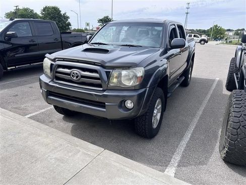Used 2010 Toyota Tacoma 4x4 Double Cab image 2