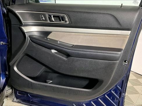Used 2017 Ford Explorer XLT w/ Equipment Group 202A FWD image 19