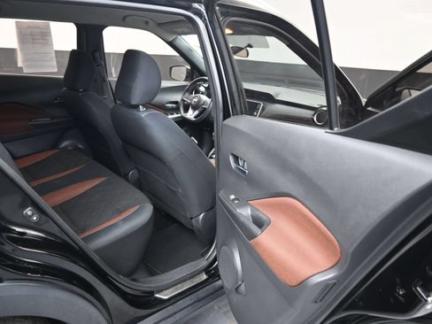 Used 2018 Nissan Kicks SR FWD image 10